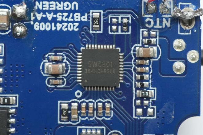 SOC方案绿联100W大功率快充移动电源拆解冰球突破游戏网站内置智融科技SW6301(图9)